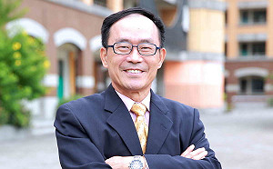 「新北童軍教育楷模」宋宏明校長公祭  童軍總會會旗覆棺