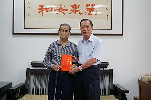 中市萬和宮敬老金豪氣發 南屯區百歲人瑞爽領六千