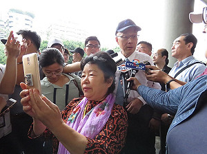 還原國慶典禮與賴揆的「交頭接耳」 吳敦義笑虧「賴三寶」