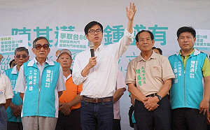 陳其邁鐵人行程 跑遍大旗美山區與農民搏感情