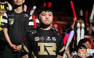 《英雄聯盟》盤點出征世界賽次數！Uzi 正式打平「廠長」紀錄