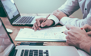 一份薪水不夠生活？調查：52%利用下班兼職