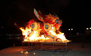 萬年迓火獅燒化 許立明為民祈福