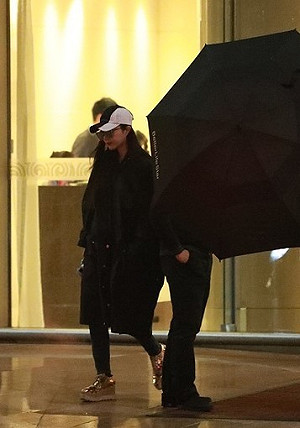 神隱消失3個多月 范冰冰消瘦現身北京首都機場