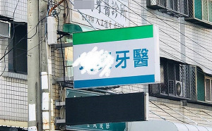 口渴進超商買飲料 開門全是「躺椅」他傻了