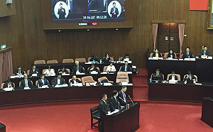 持居住證7成5支持限縮公民權 卻爆台商要選台東縣長？