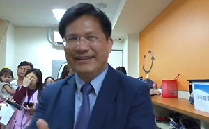 抽到2號是「幸福加乘」 林佳龍：只要有政績都是好號碼