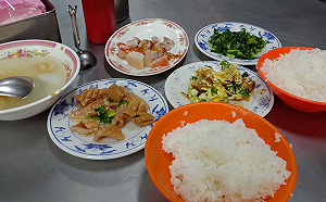 超佛心！「4菜1湯」早餐只賣100　網友暴動瘋求店址