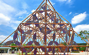 裝置藝術免電免線！台中花博外埔七彩的萬花筒全國首創