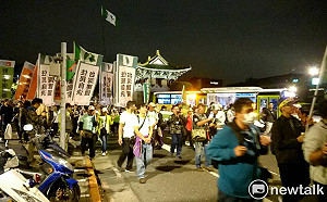 喜樂島聯盟遊行  蔡丁貴領群眾與警對峙達1小時