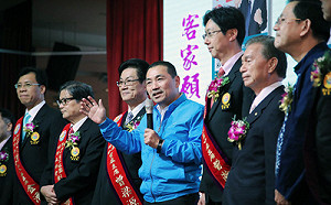 向60萬客家鄉親招手  侯友宜承諾打造小型文化據點