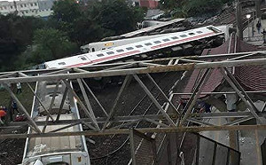 普悠瑪翻車意外 蔡英文：指派相關部門全力搶救！