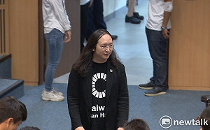 青年論壇獨缺柯文哲 唐鳳意外現身到場聆聽