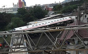 最新統計〉普悠瑪事故 消防署：18死187傷 1罹難者身份待確認