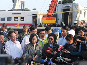 普悠瑪翻車事故 蔡總統要求3天內恢復雙線雙向通車