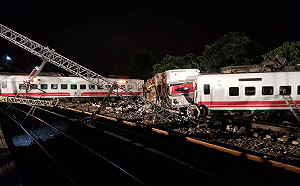 慟！普悠瑪「死亡列車」奪18命 專家曝翻覆原因