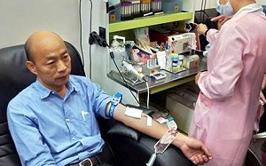 普悠瑪號死亡慘重   陳其邁捐所得韓國瑜捐血