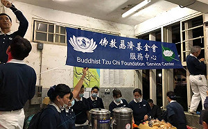 阻礙救援？普悠瑪現場挨批「誦經作秀」 慈濟：感恩針砭 