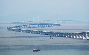 港珠澳大橋通車給誰用？  網友譏投資人哭暈在廁所