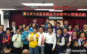 丁姚暫停選舉活動  柯P照跑市政行程、藍議員不避諱同框