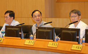 朱立倫兩度回擊六都病床之末  點名陳建仁該道歉