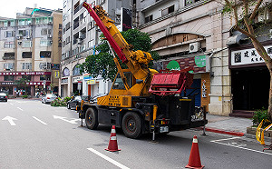 事故頻傳！勞動部：超過25年吊車定檢效期降為1年