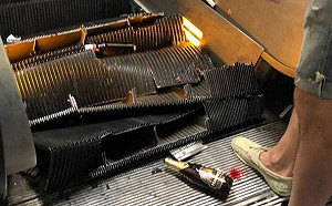 OMG！羅馬地鐵電扶梯秒變滑梯  20球迷人疊人掛彩