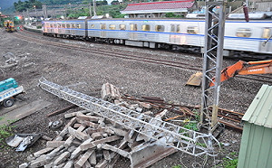 辛苦了700人！普悠瑪列車事故  清晨5時餘提前恢復雙線通車