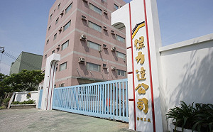 「你累了嗎？」超商買不到，一年狂銷億瓶...台灣藥酒王國「保力達蠻牛」揭密