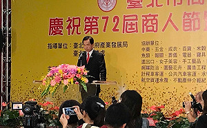 兩邊押！商業會理事長挺丁 讚柯P是兩岸「潤滑劑」 