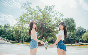 宣傳花博 市府員工與校園大使赴園區外拍