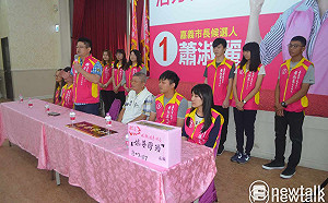 網路集資送徐國勇「姑婆母湯」匾額 未一小時即達標