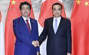 安倍會談李克強 中日雙方敲定52項合作計畫