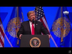 期中選舉逼近 政治暴力攻擊頻傳  川普遭控製造分裂仇恨