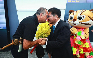 花博開幕晚會紐西蘭毛利舞團抵台 林佳龍親自接機