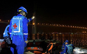 重慶公車墜江15死 竟是過站大媽與司機互毆肇禍