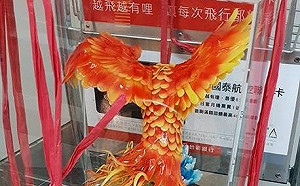 航警摔碎精緻「飛鳥」拉糖參賽作品 女學生淚崩