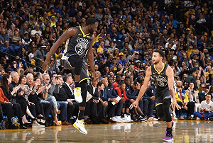 NBA／浪花兄弟輪流上柯瑞轟37分　勇士笑納六連勝