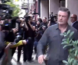 只為一個停車位 扮川普男星亞歷鮑德溫打架被捕