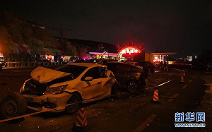 蘭海高速公路貨車暴衝 失控撞31車釀14死34傷