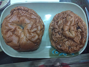 好市多的貝果蒸後變形  網友笑噴：以為是滷大腸