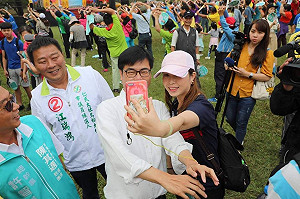 高雄四千義消熱情簇擁 總隊長陳義永：義消總隊全力支持陳其邁