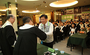 百位律師成立顧問團相挺 林佳龍：選舉應該回歸理性思辨