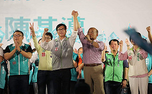 陳其邁前鎮後援會逾萬人力挺！蘇貞昌合體  時力2立委按讚