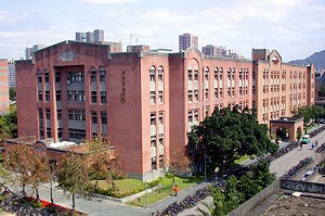 台大電機二館砷化氫外洩   36人送醫全體安全