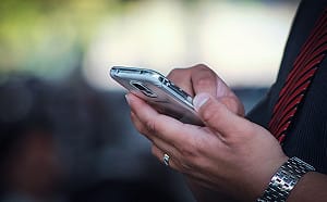 父親打來又掛斷…男大生回撥　「一句話」惹淚崩：好愧疚