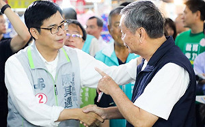 韓國瑜直播談政見 陳其邁：為何要演「午夜場」？