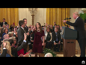 選舉失利遷怒媒體？川普與CNN記者火爆舌戰後  怒收回白宮通行證