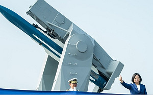 派里級艦成軍 台海反潛增利器 總統「三不」期許國軍