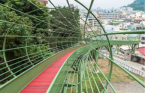 穿越時空隧道！「哈瑪星溜滑梯」每日開放600人免費溜